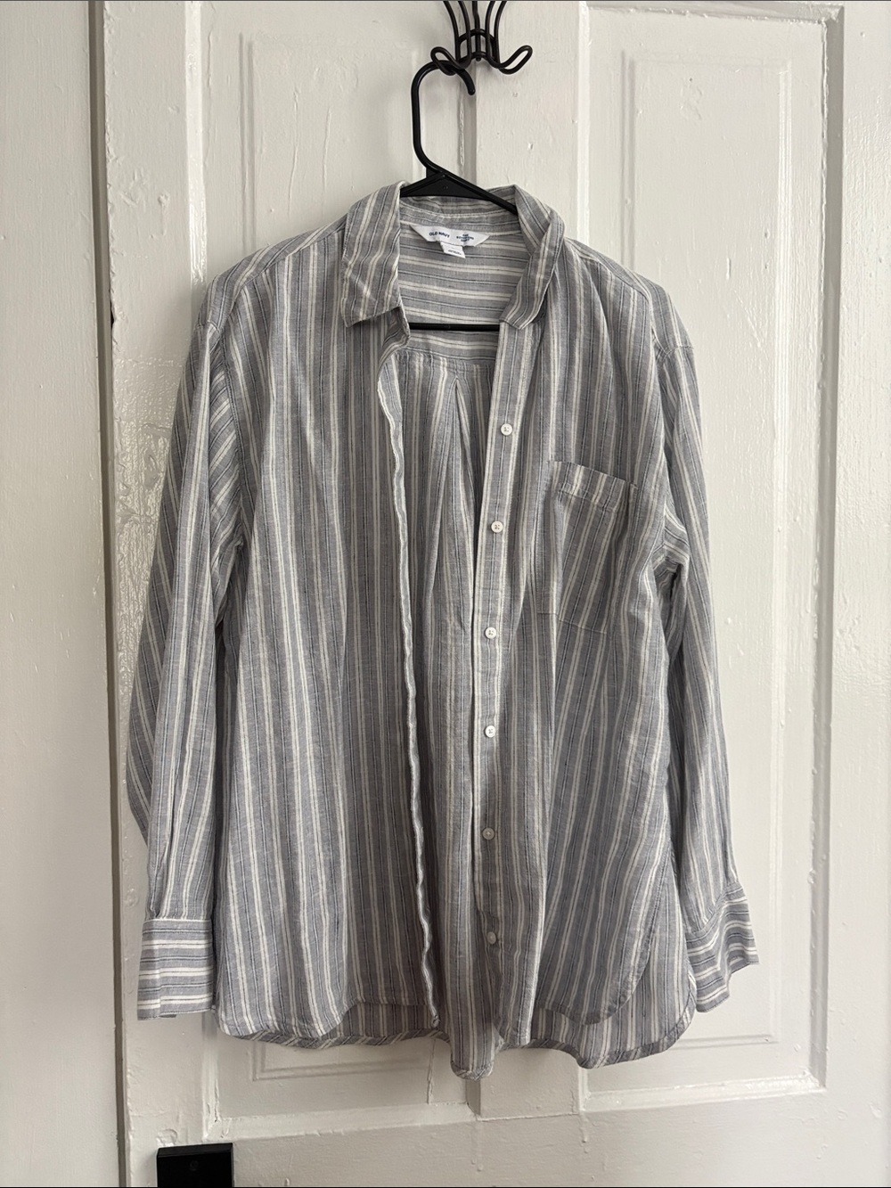 Old Navy Women's Blue and White Striped Button-Down Shirt